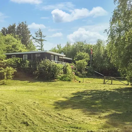 Ferienhaus Five-bedroom Holiday In *