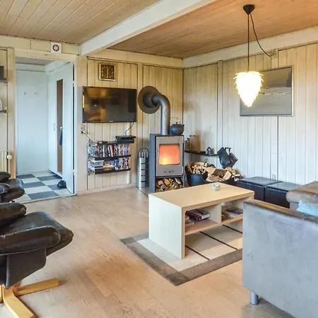 Ferienhaus Five-bedroom Holiday In *