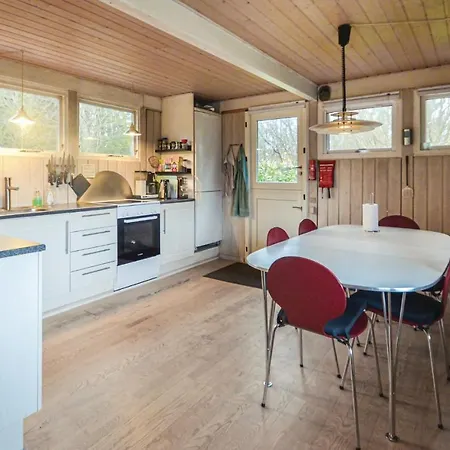 Five-bedroom Holiday In * Spottrup